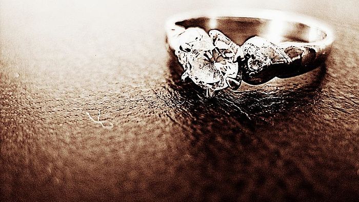 Porzellan und Schmuck aufbewahren